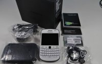 BlackBerry Bold 9900 - 8GB - White Unlocked Smartphone