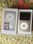 Apple iPod classic 7th Generation Silver (160 GB) MP3 Player