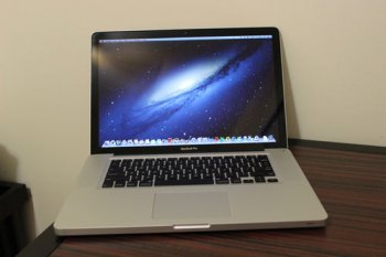 Apple MacBook Pro 15.4\" Laptop - MD322LL/A (October, 2011)
