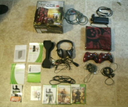 Microsoft Xbox 360 Slim 320gb Gears of War 3 + Accessories - Click Image to Close