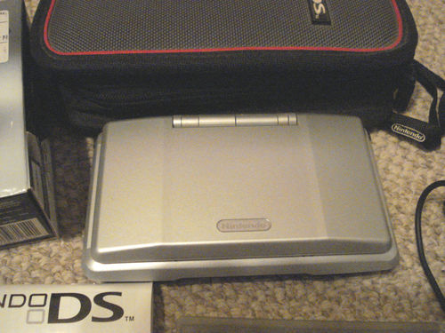 Nintendo DS Silver / Platinum Handheld System Games Accessories - Click Image to Close